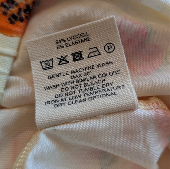 Djerf Avenue Women's Fruit Print Shorts - Cream and Orange - Picture 4 of 6